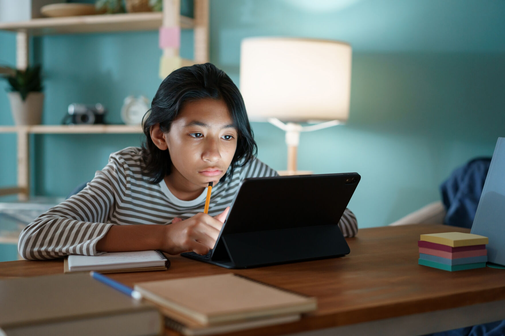 How to set up the best school desk for your kid at home